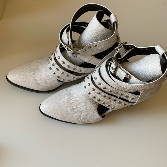 sol sana willis boot